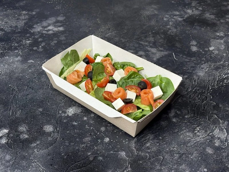 Фирменный салат с лососем