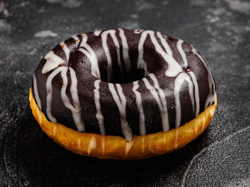Донат шоколадный